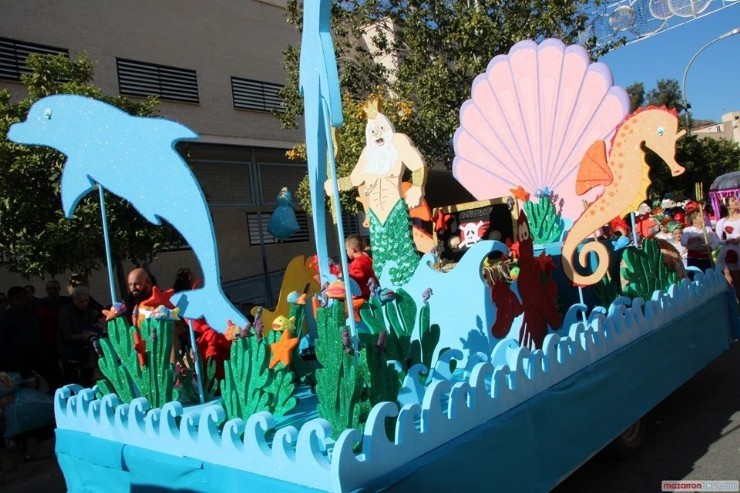  ‘La Sirenita’  de la Peña ‘El Tolín’ gana el desfile de carrozas de este año