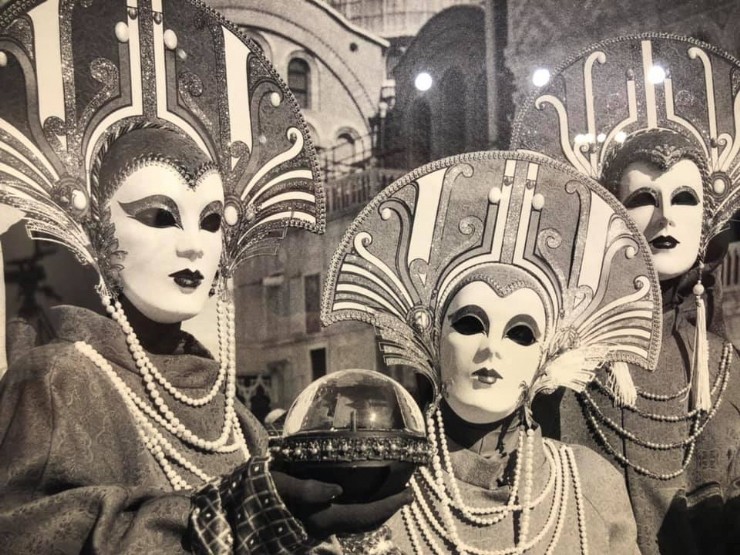 El carnaval de Venecia ya luce en la Universidad Popular de la mano de Luis Marino y José Manuel Ureña