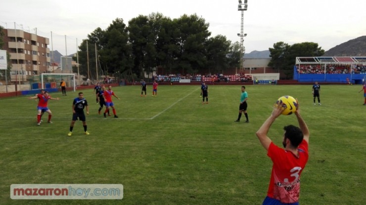 El Mazarrón FC vence al AD Alquerías por 6-3 y mantiene el liderato de la Preferente. 
