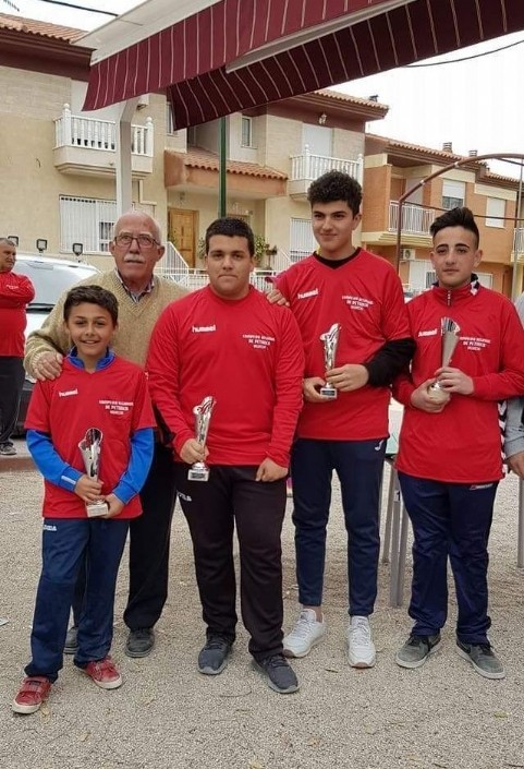El equipo juvenil del Club de Petanca de Puerto de Mazarrón, campeones Regionales de petanca