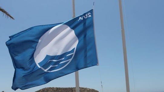 Mazarrón consigue seis banderas azules en sus playas y puerto deportivo