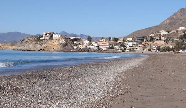 La playa de Bolnuevo dentro de la campaña de limpieza de espacios naturales