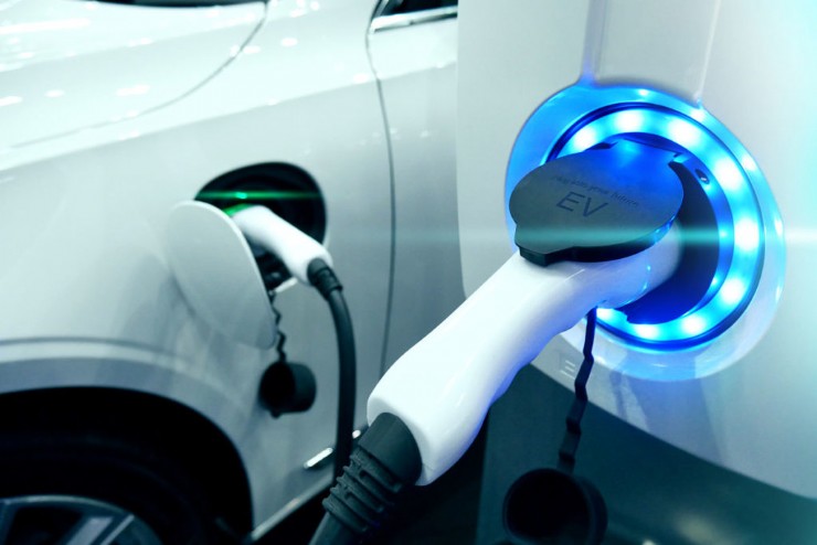 El programa ‘Moves III’ te permite obtener  hasta 9.000 euros de ayuda para la compra de vehículos eléctricos