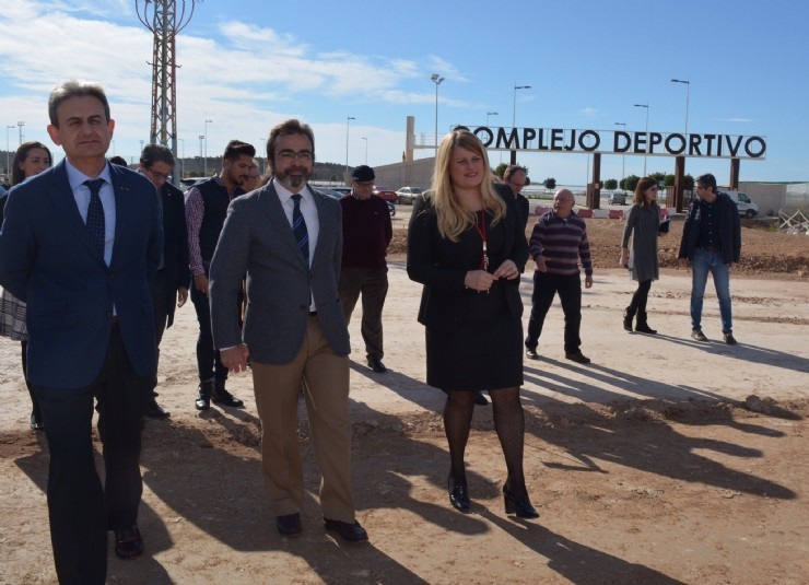 Las obras de la nueva rotonda que facilita el acceso al polideportivo de Mazarrón finalizarán antes de Semana Santa