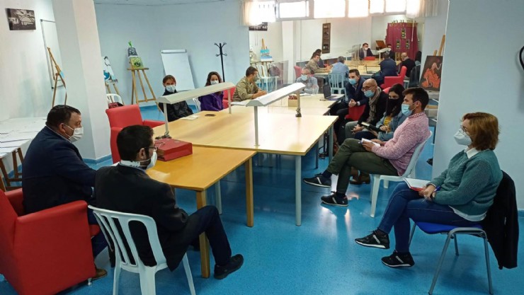 Reunión entre la asociación ‘Inserta Empleo’ y agentes que trabajan con jóvenes y personas con capacidades diversas en Mazarrón