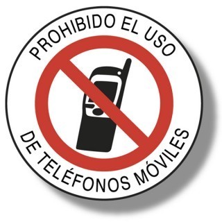 El IES Antonio Hellín prohíbe desde hoy los teléfonos móviles en el centro 