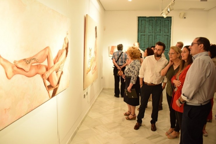La mujer y la familia marcan la temática de la nueva exposición pictórica Marcos Amorós 