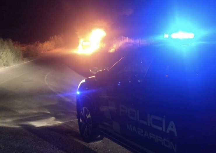 Incendio fortuito de un vehículo en Mazarrón 