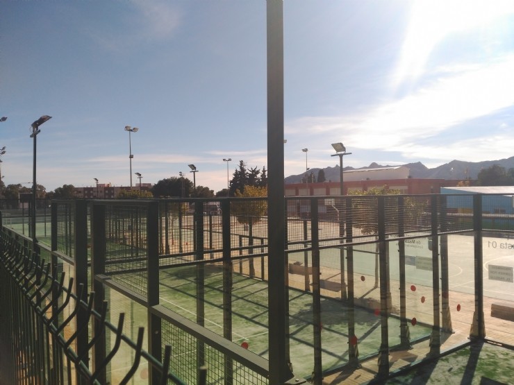 Renovación de las pistas de pádel existentes en las instalaciones de Mazarrón y Puerto.