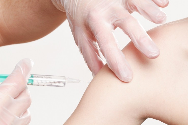 Salud vacunará en sus domicilios a las personas más vulnerables