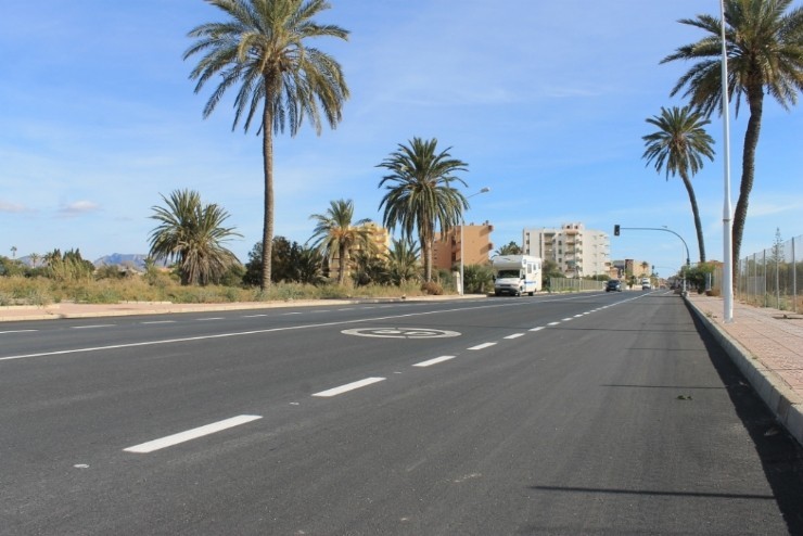 Nuevo carril para bicis y peatones en la Avenida del Castellar