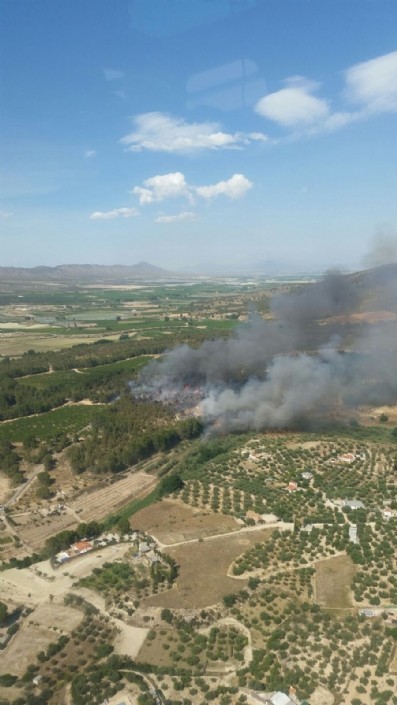 Brigadas forestales de Mazarrón colaboran en la extinción del incendio declarado en la Sierra del Molino en Calasparra.  