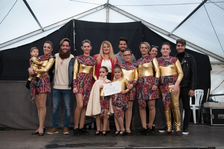 La Escuela de Baile De Rosa consiguió este domingo el primer premio en el tradicional Desfile de Carrozas