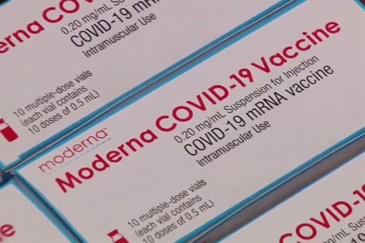 Llegan a España las primeras dosis de la vacuna de la compañía Moderna contra el COVID-19
