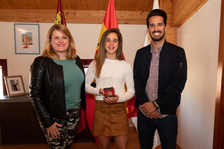 Miriam Sánchez recibe reconocimiento tras proclamarse campeona regional absoluta