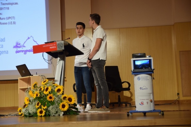 El proyecto de robot social de bajo coste realizado por Álvaro Durán y Víctor Marco, alumnos del IES Domingo Valdivieso, reconocido por la Academia de Ciencias de la Región