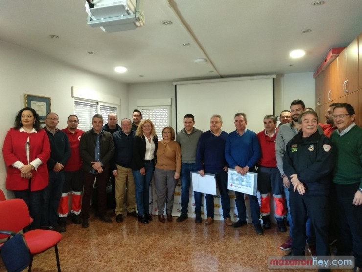 Tres empresas de Mazarrón donan una desfibrilador a Cruz Roja