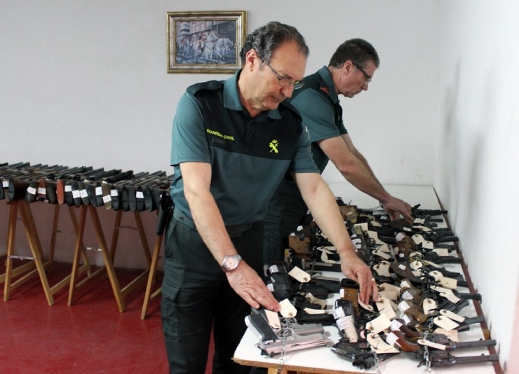 La Guardia Civil de Murcia inicia la exposición-subasta de armas del año 2016