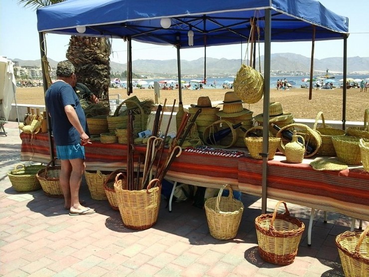 Este sábado 15 de julio, vuelve el Mercado Artesano al Paseo Marítimo de Puerto de Mazarrón