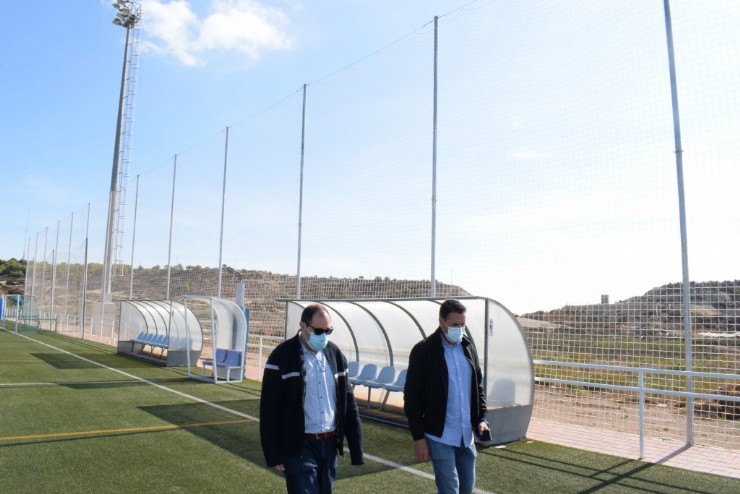 Deportes instala una nueva red en uno de los campos de fútbol del Complejo Deportivo
