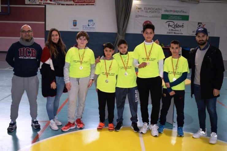 Los colegios Miguel Delibes y Manuela Romero se imponen en las jornadas ‘Jugando al Atletismo’