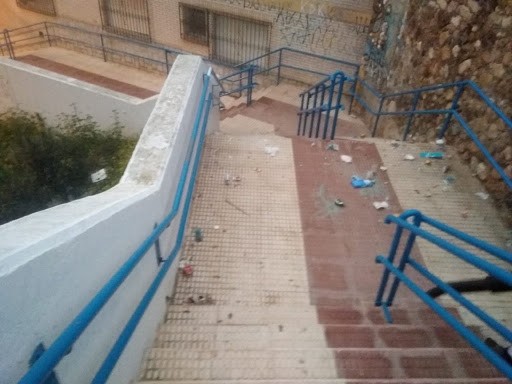 Vecinos del Puerto de Mazarrón piden una escalera de acceso a la playa