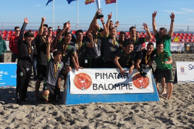 Siete deportistas mazarroneros participan en la quinta edición del Beach Soccer Mar Menor Cup