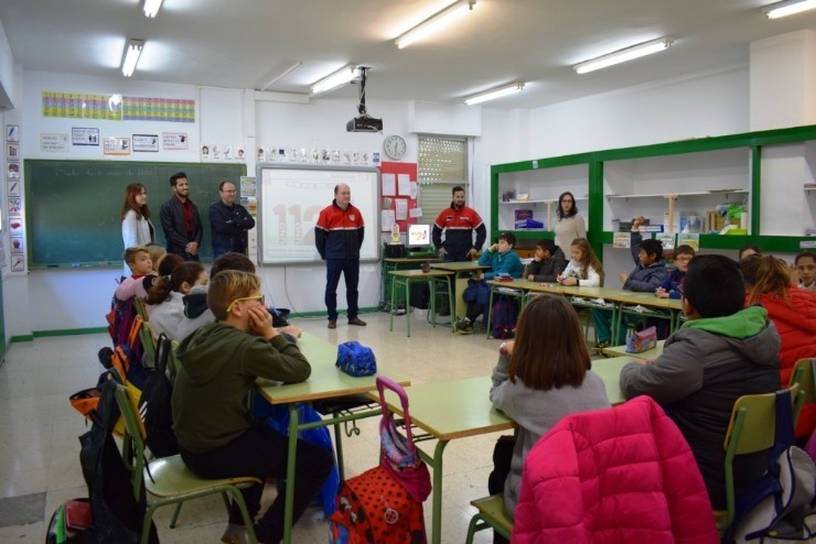 Los alumnos de los colegios e institutos de Mazarrón reciben charlas de los bomberos de Murcia