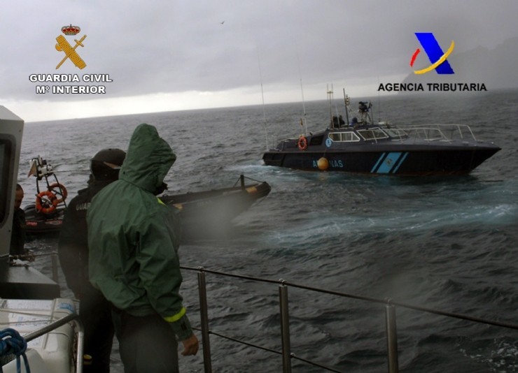 La Guardia Civil y Vigilancia Aduanera realizan un ejercicio de adiestramiento conjunto en aguas de la Región