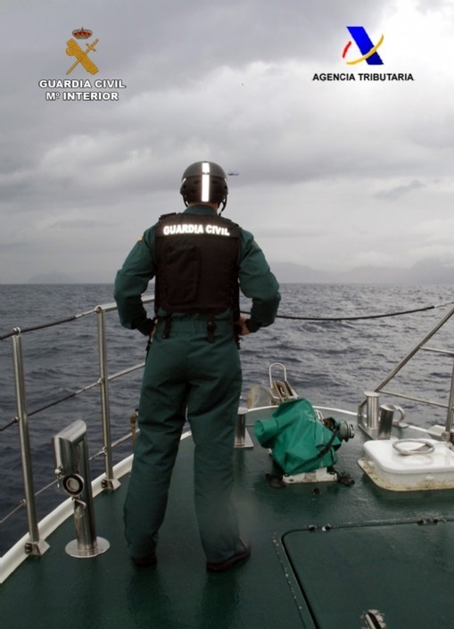 La Guardia Civil y Vigilancia Aduanera realizan un ejercicio de adiestramiento conjunto en aguas de la Región