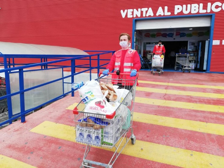 Cruz Roja Mazarrón sigue prestando ayuda a los más necesitados