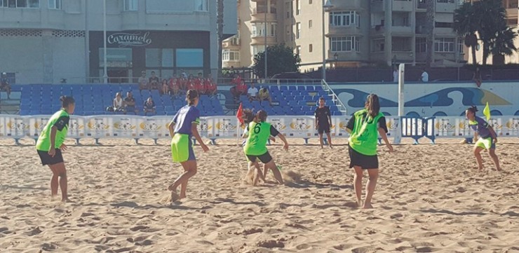 Pleno de victorias del Bala Azul femenino en Copa RFEF de clubes de fútbol playa