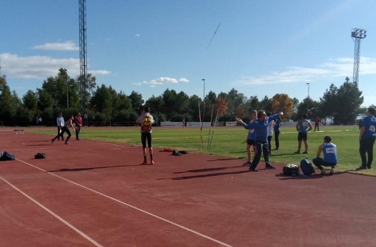 Los juveniles del Club Atletismo Mazarrón se ponen las pilas en Lorca