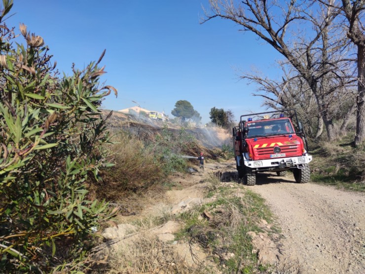 Sofocado un pequeño incendio de matorral en Morata 