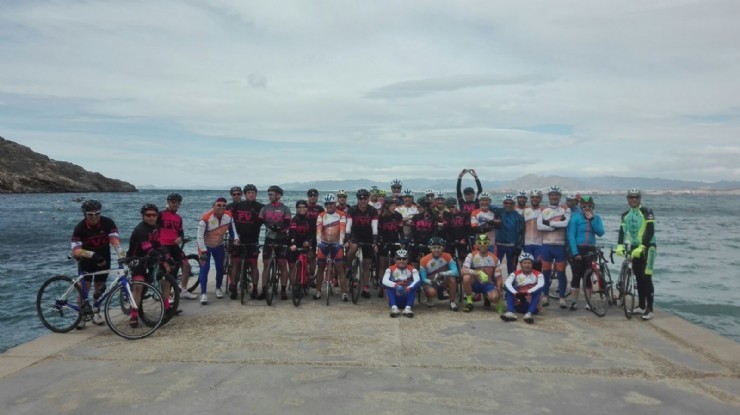 El Club Ciclista Folkestone Velo del Reino Unido vuelve a visitar Mazarrón