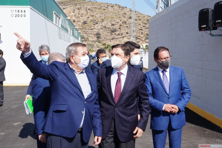 El ministro de Agricultura visita la planta desaladora de Mazarrón
