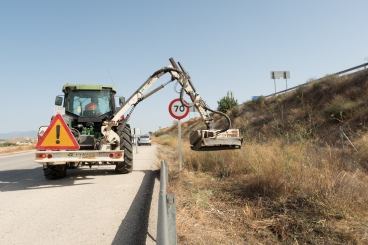 Carreteras del término municipal de Mazarrón dentro de la campaña de limpieza de la red regional de carreteras