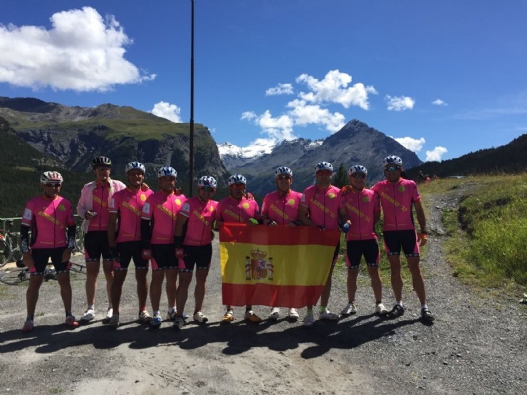 El Club Ciclista 9 y media en los Alpes italianos