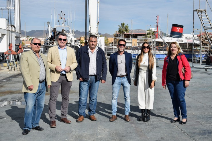 El director general de Litoral y Puertos visita el puerto pesquero para potenciar la colaboración y mejorar las instalaciones