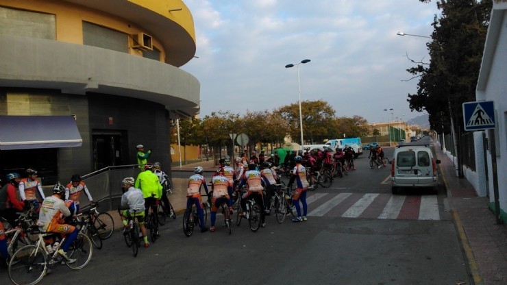 Jornada de convivencia del Club Ciclista 9 y media con el Club Ciclista inglés FVC para las fiestas de San José.