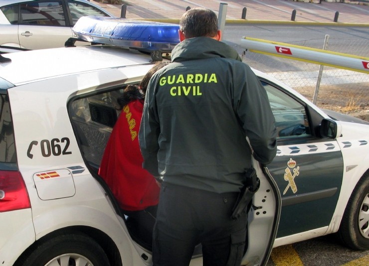 La Guardia Civil detiene en Puerto de Mazarrón a los presuntos autores de una decena de robos