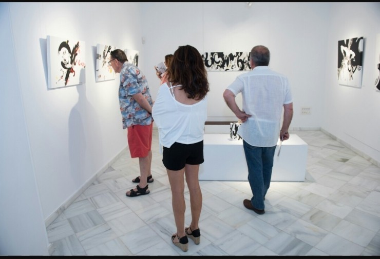 Álvaro Peña ofrece este sábado 23 de julio (12:00 horas) una visita guiada a su exposición “Wow”. 