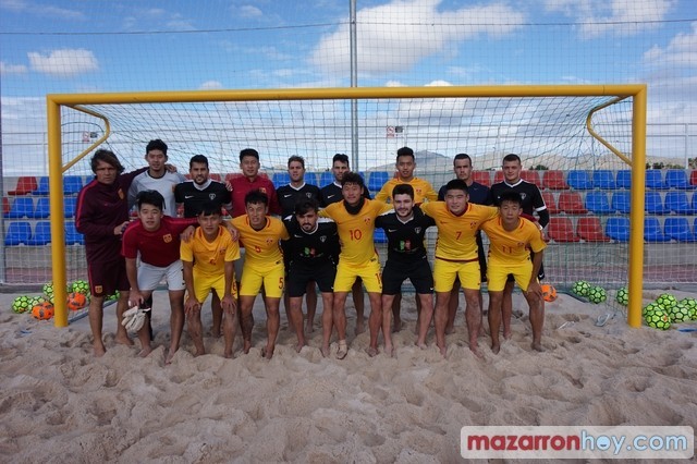 La selección china de fútbol playa de Ramiro Amarelle entrena en el Complejo Deportivo