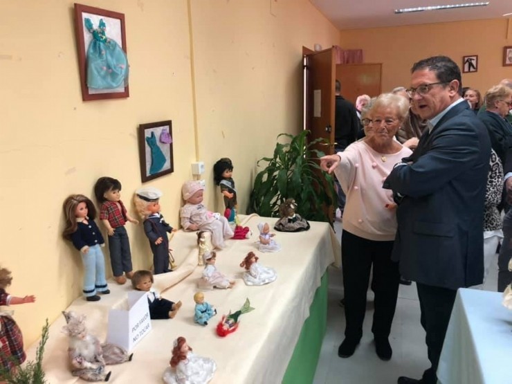 Muestra de muñecas antiguas en el Centro Social de Mayores de Puerto de Mazarrón