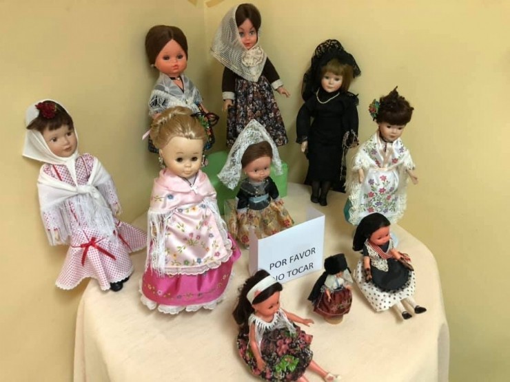 Muestra de muñecas antiguas en el Centro Social de Mayores de Puerto de Mazarrón