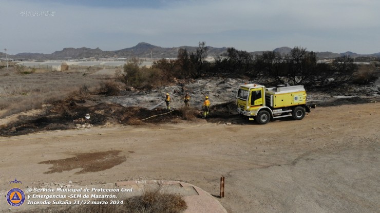 Extinguido el incendio de vegetación que se inició ayer en Playa Grande