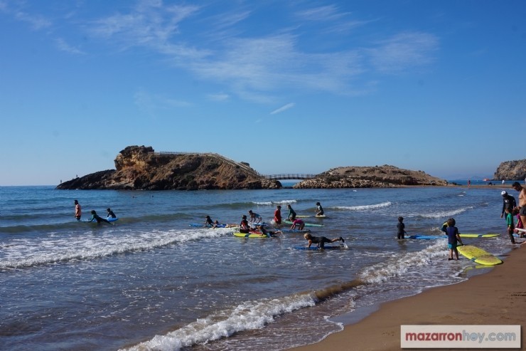 La playa de La Reya acogió la novena edición del campeonato de Surfito