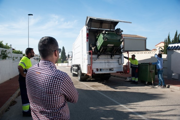 Inician un plan de limpieza y desinfección de contenedores en todas las pedanías del término municipal