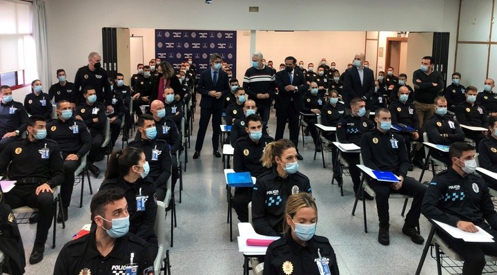 Doce aspirantes comienzan la formación básica para agentes de Policía Local en Mazarrón 