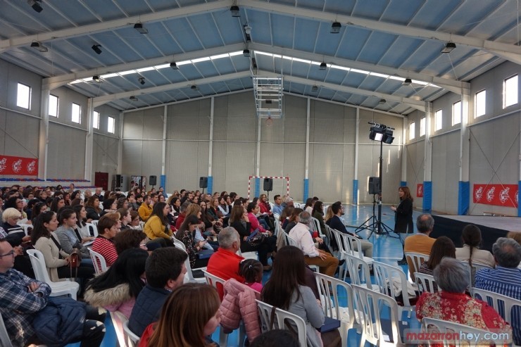 La charla educativa de  Ana Peinado sirvió de encuentro para la comunidad educativa del municipio